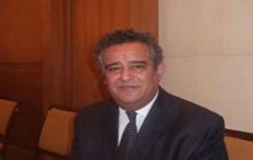 الدكتور عاطف شاكر عميد كلية الأسنان جامعة القاهرة 