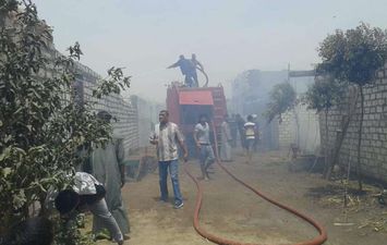 السيطرة على حريق في 5 منازل في نجع حمادي