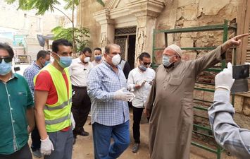 اللواءشادي أبو العلا  يشارك أهالي بندرالمنيا محنة "الحجر "