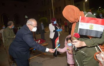 المصريين العائدين من الخارج يصلون الحجر الصحي بمدينة طلاب جامعة القاهرة