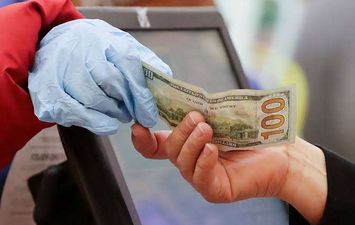 انتقال كورونا عبر النقود 
