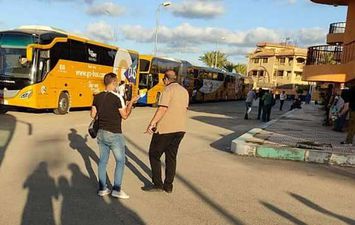 بعد انتهاء فترة الحجر الصحي.. ٢٧٦ مواطنا من العائدين من الامارات يغادرون بورسعيد