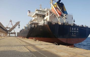 تصدير الفوسفات بميناء ابو طرطور