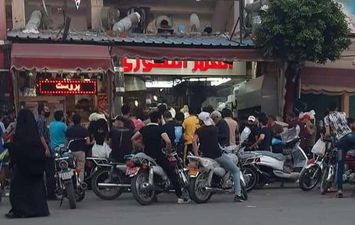 تكدس و تزاحم على مطاعم الوجبات السورية الجاهزة 
