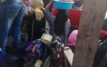 زحام المواطنين في الأسواق دمنهور 