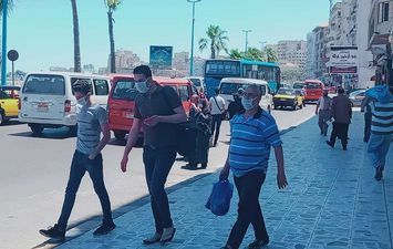  التزام المواطنين في الإسكندرية بارتداء الكمامات 