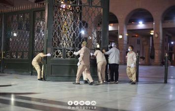 فتح أبواب ساحات المسجد النبوي