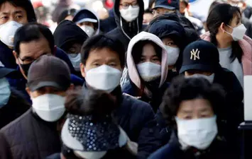 الصين تسجل انخفاضا بأكثر من 50 بالمئة في حالات الإصابة بفيروس كورونا