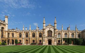 محاضرات جامعة كامبريدج البريطانية عبر الإنترنت للعام الدراسي المقبل بالكامل