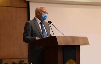 محافظ بورسعيد يلتقى قيادات الصحة ببورسعيد لمتابعة آخر مستجدات فيروس كورونا بالمحافظة .