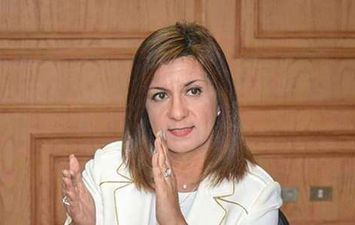وزيرة الهجرة : اعادة جميع المصريين العالقين بالخارج 