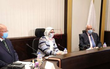 اجتماع وزيرة الصحة ومحافظي القاهرة والجيزة
