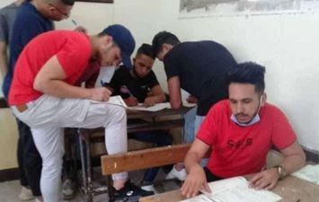 صور الغش الجماعي بلجنة امتحان اللغة العربية للثانوية العامة