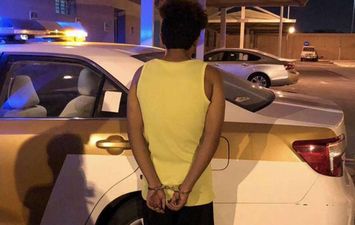 القبض على مقيم استغل قاصرات بمقاطع خادشة للحياء