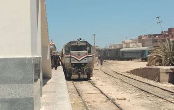 إصابة شاب سقط من القطار بنجع حمادي .. أرشيفية