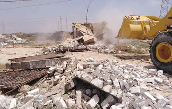  تنفيذ 9 قرارات إزالة للمباني المخالفة غرب الإسكندرية 