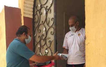 توزيع شنط الأدوية لمصابي كورونا بالعزل المنزلي 