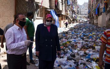 جولة مفاجئة لمحافظ الإسكندرية بمنطقة المتراس 