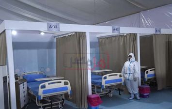 رئيس الوزراء يتفقد المستشفى الميداني بجامعة عين شمس بطاقة 200 سرير