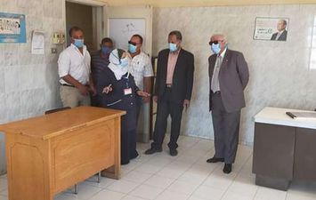 رئيس مدينة بني سويف يحيل أطباء وإداريين بوحدة صحية  للتحقيق 