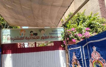  فرحة بين طلاب الثانوية العامة بشبرا الخيمة بسبب سهولة امتحان اللغة الأجنبية الأولى  