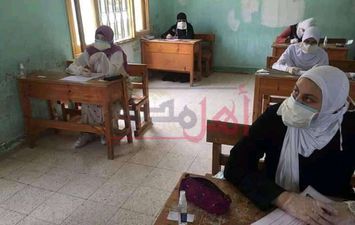 طلاب الثانوية الأزهرية في الأقصر: امتحان الديناميكا والميكانيكا من المنهج