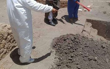 مكافحة الأوبئة يدفن حالة مصابة بـ "الكورونا" بيوسف الصديق في الفيوم