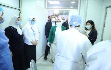 وزيرة الصحة تتفقد مستشفي أبو قير النموذجي للتأمين الصحي الإسكندرية