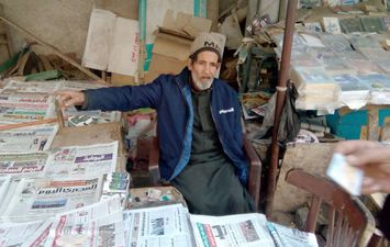 الراحل محمد إبراهيم أبو المعاطى، أقدم بائع صحف بكفر الشيخ 