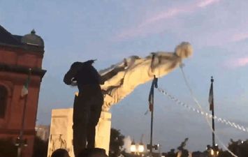  إسقاط تمثال كولومبوس في بالتيمور الأمريكيّة