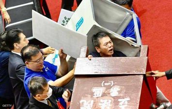 اشتباكات داخل برلمان تايوان