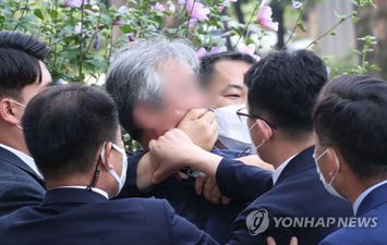 اعتقال الرجل الذي ألقى حذاءه في وجه رئيس كوريا الجنوبية 
