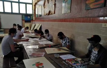 بدء امتحان اللغة العربية لطلاب نظام الخمس سنوات للتعليم الفنى داخل اللجان 