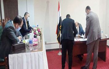 اللجنة المشكلة لاستقبال طلبات الترشح لمجلس الشيوخ بمحافظة أسيوط 