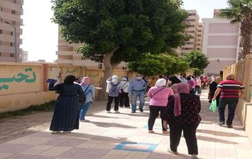 تطبيق الإجراءات الاحترازية أثناء دخول طلاب الثانوية اللجان بالإسكندرية