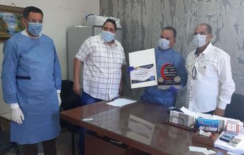 تكريم الاطقم الطبية بحميات بورسعيد