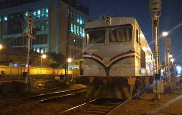 توقف قطار القاهرة - أسوان لإنقاذ شاب في حالة إغماء بعد حقن نفسه بمادة مخدرة