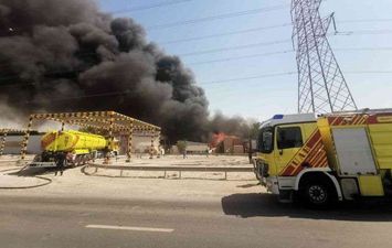 حريق مصنع خشب في دبي