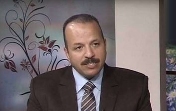 د. حسام عرفات رئيس شعبة المواد البترولية 