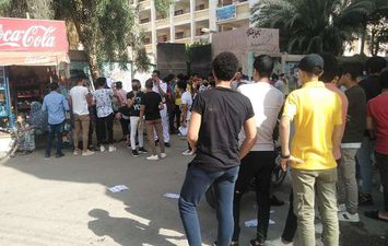 طلاب الثانوية العامة ببني سويف أمام اللجان 