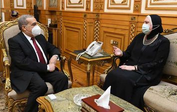 لقاء نيفين جامع مع وزير الانتاج الحربي 