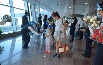 محافظ البحر الأحمر يستقبل أول رحلة من أوكرانيا بمطار الغردقة الدولي
