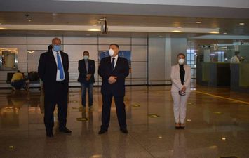 لحظة أخذ الـPCR بمطار الغردقة لأول طائره فرنسية تصل منذ 7 أشهر (فيديو)