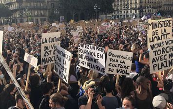مظاهرات نسوية في باريس ضد تعيين وزير داخلية متهم بالاغتصاب