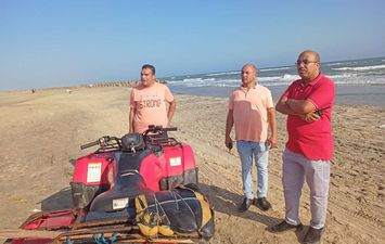 حملات لإخلاء شواطئ مصيف بلطيم بكفر الشيخ من المواطنين 