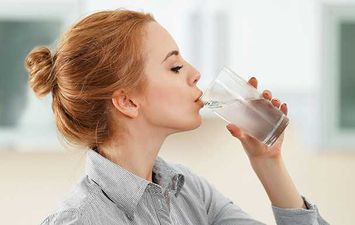 هل يساعد شرب الكثير من الماء في خسارة الوزن؟