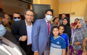 أحمد أبو هشيمة مع المواطنين 