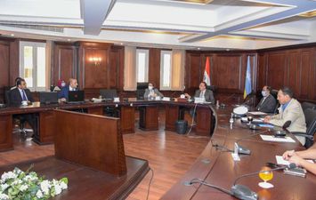 اجتماع موسع لمناقشة تنفيذ مشروعي مترو الإسكندرية وتطوير ترام الرمل