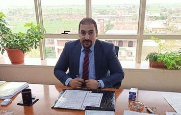 الدكتور أحمد بسيوني مدير مستشفى أرمنت 