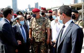 الرئيس اللبناني ميشال عون يتفقد موقع انفجار بيروت (REUTERS )